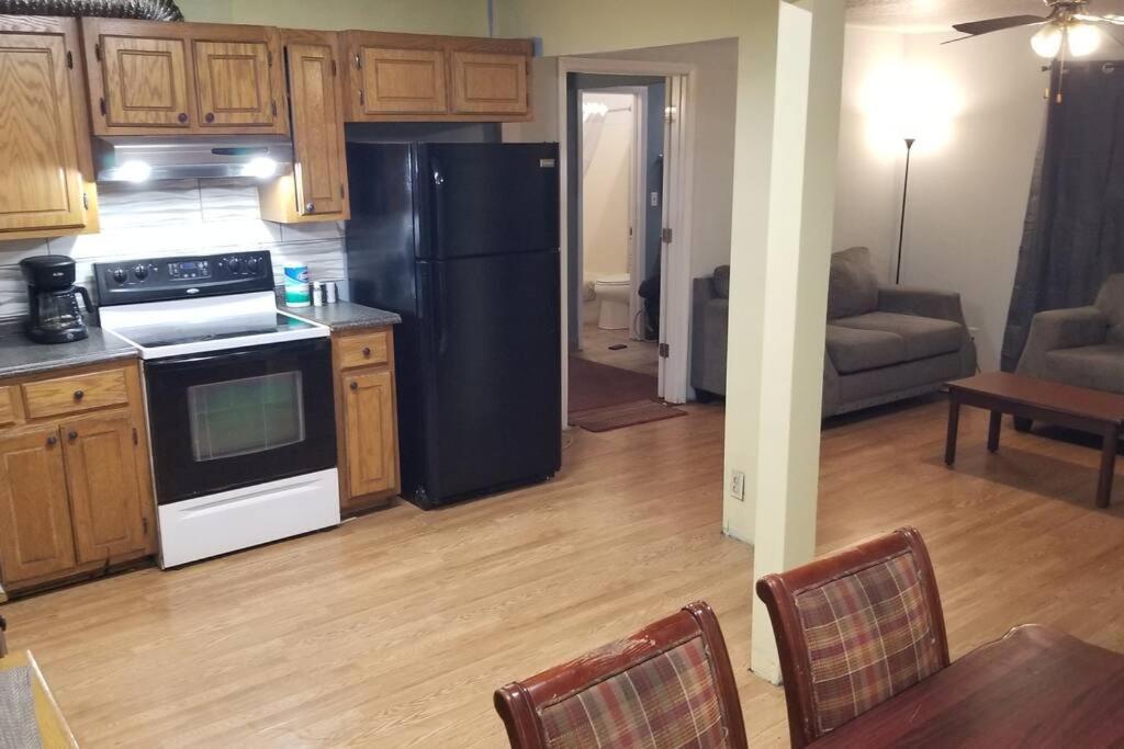 Hotel 5 Beds & 3 Baths Sleeps 11 Hotel Room Suite 102 Booking Stillwater Exterior foto