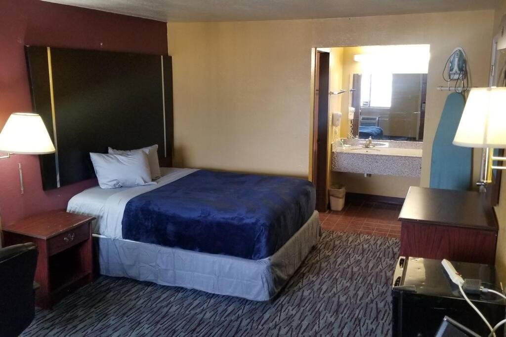 Hotel 5 Beds & 3 Baths Sleeps 11 Hotel Room Suite 102 Booking Stillwater Exterior foto